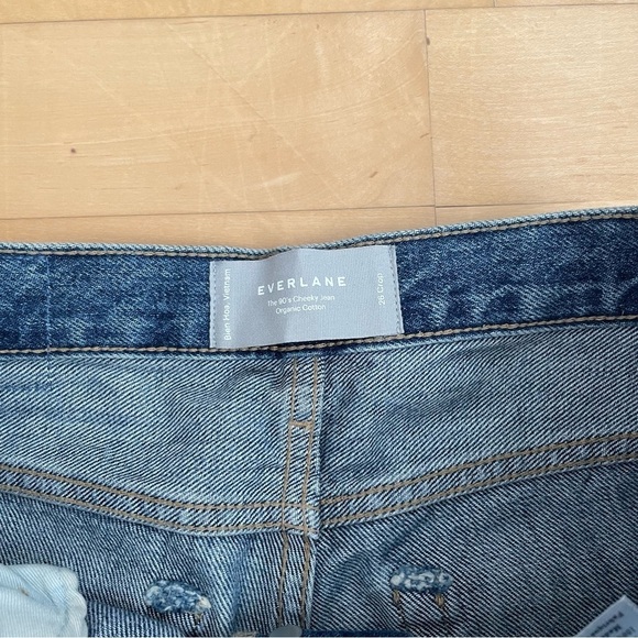 Everlane The 90s Cheeky Jeans Crop Straight Leg
Vintage Blue
Size 26 - Picture 8 of 11